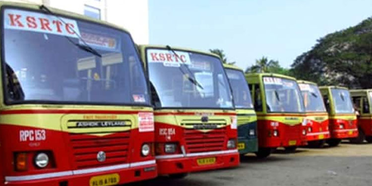 കെഎസ്ആര്‍ടിസി ബസ്സിൽ കുഴഞ്ഞുവീണ യാത്രക്കാരനുമായി ആശുപത്രിയിലേക്ക്, രക്ഷകരായി കണ്ടക്ടറും ഡ്രൈവറും