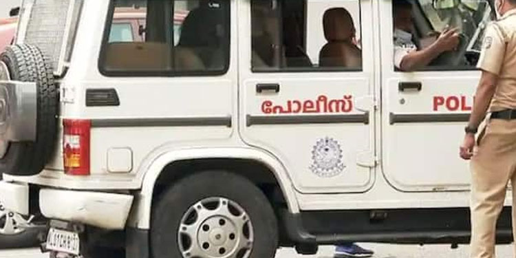 പൂന്തുറയില്‍ എസ്ഐയ്ക്ക് ഡിവൈഎഫ്ഐ പ്രവർത്തകരുടെ മർദ്ദനം