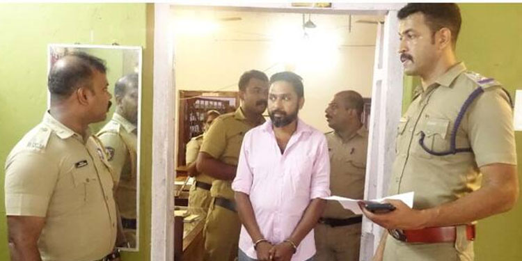 സ്‌കൂൾ യൂണിഫോം അളവെടുപ്പിനിടെ പെൺകുട്ടികളെ ശാരീരികമായി ഉപദ്രവിക്കാൻ ശ്രമം ;  തയ്യൽക്കാരൻ പിടിയിൽ