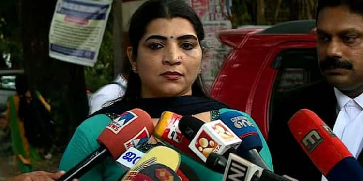 വിവാദങ്ങൾക്ക് പിന്നിൽ തിമിംഗലങ്ങൾ, അന്താരാഷ്ട്ര ശാഖകളുള്ളവർ: സ്വർണക്കടത്ത് വിവാദത്തിൽ സരിത എസ് നായർ
