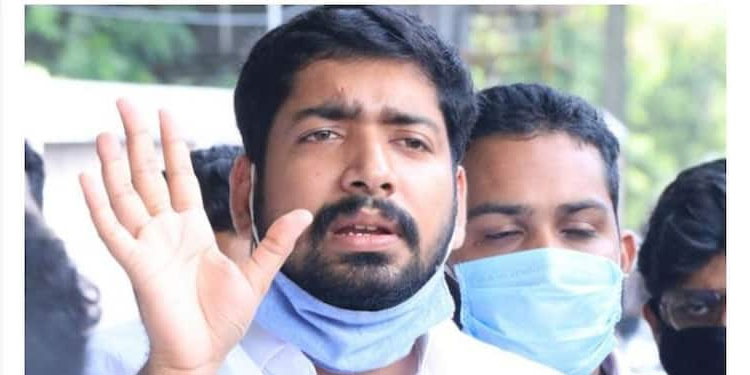എസ്എഫ്ഐ ആര്‍എസ്എസിന് വിടുപണി ചെയ്യുന്നു , മുഖ്യമന്ത്രി കുഞ്ഞിരാമന്‍മാരെ കൊണ്ട് ചുടുചോറ് വാരിക്കുന്നു : കെ എസ് യു