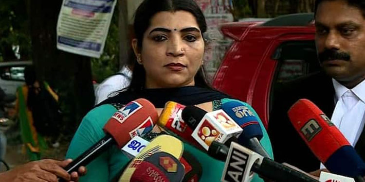 സ്വർണ്ണക്കടത്ത് കേസില്‍ സ്വപ്നയ്ക്കും പി സി ജോർജിനുമെതിരെ സരിത; രഹസ്യമൊഴി അന്വേഷണ സംഘത്തിന് ലഭിച്ചു