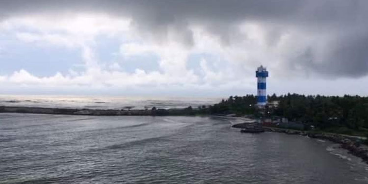 അറബിക്കടലിൽ കാലവർഷ കാറ്റ് ; മഴ മുന്നറിയിൽ മാറ്റം ; 7 ജില്ലകളിൽ ഓറ‌ഞ്ച് അലർട്ട് , 4 ജില്ലകളിൽ യെല്ലോ