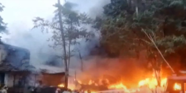 ബാലുശ്ശേരിയില്‍ കടകള്‍ക്ക് തീപിടിച്ചു ; ലക്ഷങ്ങളുടെ നഷ്ടം