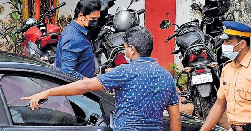 ‘ ദൃശ്യം ചോർത്തിയത് ആരെന്ന് അറിയണം ; സ്വകാര്യത നഷ്ടപ്പെട്ടു ’ : നടി കോടതിയിൽ