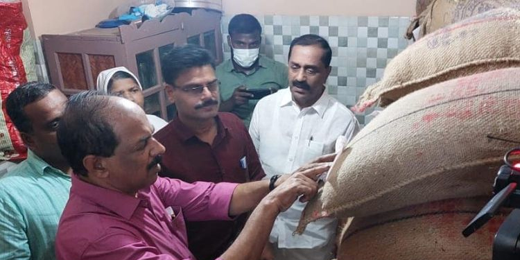 സ്‌കൂളുകളിലെ ഉച്ചഭക്ഷണ പരിശോധന തുടരുന്നു ; റിപ്പോര്‍ട്ട് പൊതുവിദ്യാഭ്യാസ ഡയറക്ടര്‍ക്ക് കൈമാറും