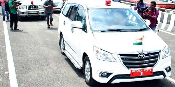 രാമനിലയത്തിൽ ജലപീരങ്കിയടക്കം തയാര്‍ ; മുഖ്യമന്ത്രിയുടെ വഴിയില്‍ ഗതാഗതം തടഞ്ഞു