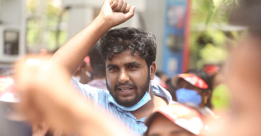 രാഹുൽ ഗാന്ധി എംപിയുടെ ഓഫിസ് ആക്രമിച്ച സംഭവം;  പൊലീസിനെ വെല്ലുവിളിച്ച് എസ്എഫ്ഐ നേതാവ് കെ.ആർ. അവിഷിത്ത്
