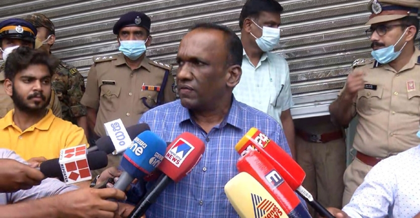 സിസിടിവി ദൃശ്യം ശേഖരിച്ചു; ഗാന്ധിചിത്രം തകർന്നതും അന്വേഷിക്കും: മനോജ് ഏബ്രഹാം
