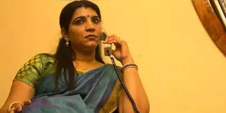 മുഖ്യമന്ത്രിക്കെതിരെ വെളിപ്പെടുത്തലിന് പി സി ജോര്‍ജിന്‍റെ സമ്മര്‍ദ്ദം : സരിതയുടെ മൊഴി