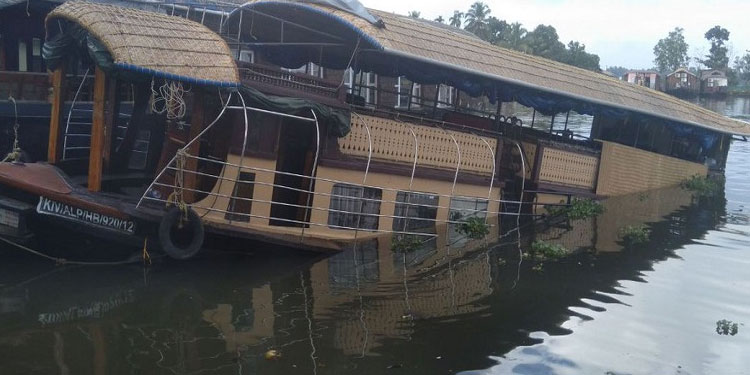 കുട്ടനാട് ഹൗസ് ബോട്ട് മുങ്ങി കാണാതായ ജീവനക്കാരന്റെ മൃതദേഹം കണ്ടെത്തി