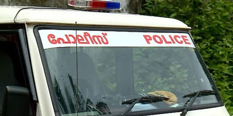 മദ്യപാനത്തിനിടെ തര്‍ക്കം ; ബൈക്കിൽ പിന്തുടർന്ന യുവാക്കൾ ഹൈൽമറ്റ് കൊണ്ട് തലയ്ക്കടിച്ച് വീഴ്ത്തിയ യുവാവ് മരിച്ചു
