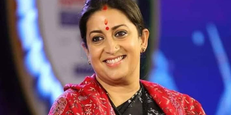‘കോൺ​ഗ്രസ് ഭരിക്കുന്ന സംസ്ഥാനങ്ങൾ എന്തുകൊണ്ട് ഇന്ധന വില കുറയ്ക്കുന്നില്ല’; ചോദ്യവുമായി സ്മൃതി ഇറാനി