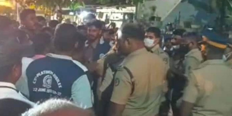 പാറശ്ശാല പാളുകൽ പള്ളിയിൽ ഇരു വിഭാഗങ്ങൾ തമ്മിൽ സംഘര്‍ഷം