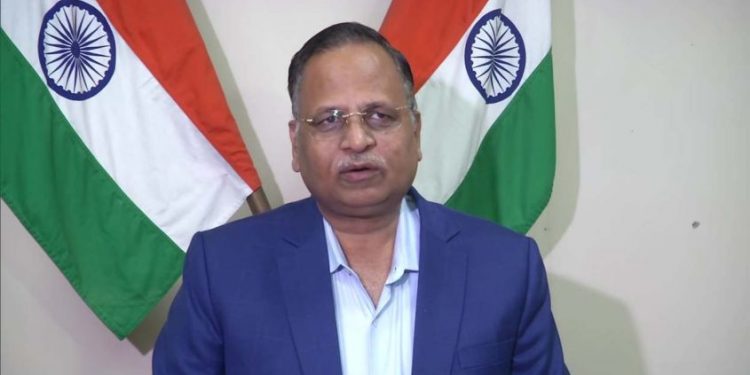 ഡൽഹി മന്ത്രിയുടെ സ്ഥാപനങ്ങളിൽ റെയ്ഡ്; 2 കോടിയും 1.8 കിലോ സ്വർണവും പിടിച്ചെടുത്തു