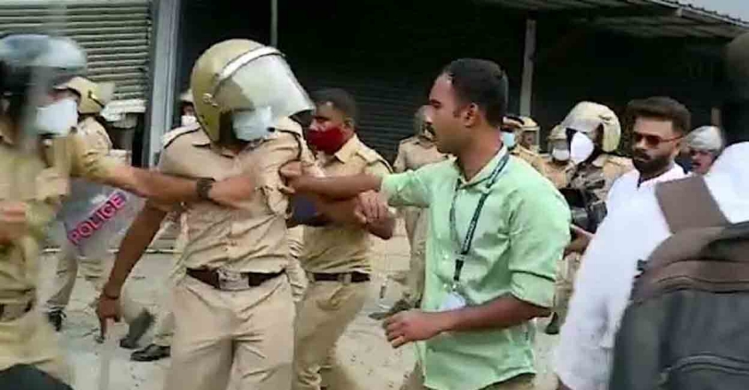 പ്രതിഷേധത്തിൽ പങ്കെടുത്തു; ടി.സിദ്ദീഖ് എംഎല്‍എയുടെ ഗണ്‍മാന് സസ്പെൻഷൻ