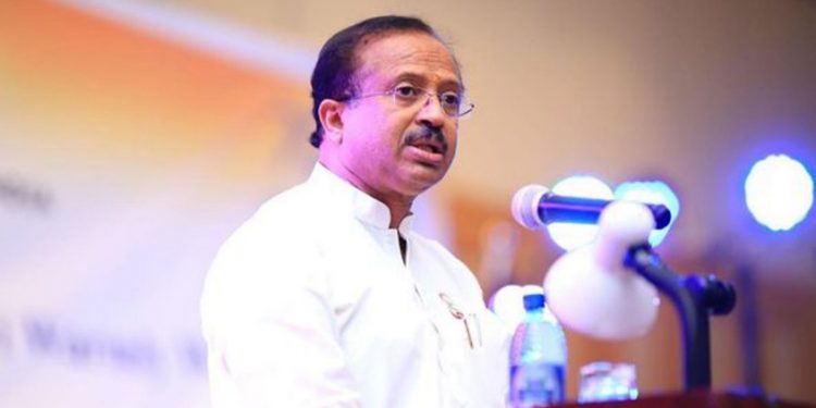 മുഖ്യമന്ത്രി സംശയനിഴലിൽ , ഒളിച്ചിരുന്ന് തെളിവ് ഇല്ലാതാക്കാന്‍ ശ്രമം: കേന്ദ്രമന്ത്രി