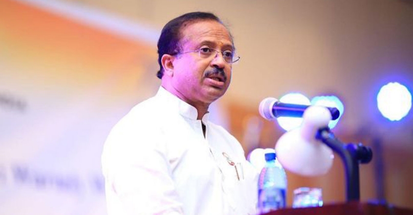 മുഖ്യമന്ത്രി സംശയനിഴലിൽ , ഒളിച്ചിരുന്ന് തെളിവ് ഇല്ലാതാക്കാന്‍ ശ്രമം: കേന്ദ്രമന്ത്രി