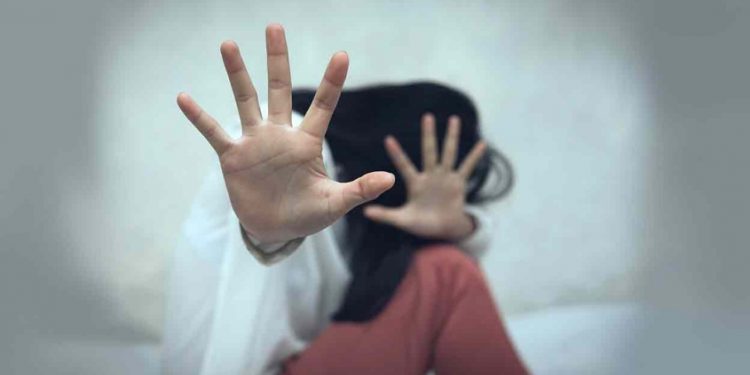 അധ്യാപികയെ പ്രിൻസിപ്പൽ പീഡിപ്പിച്ചു; ദൃശ്യങ്ങൾ ഇന്റർനെറ്റിൽ: പിന്നാലെ തട്ടിക്കൊണ്ടുപോയി