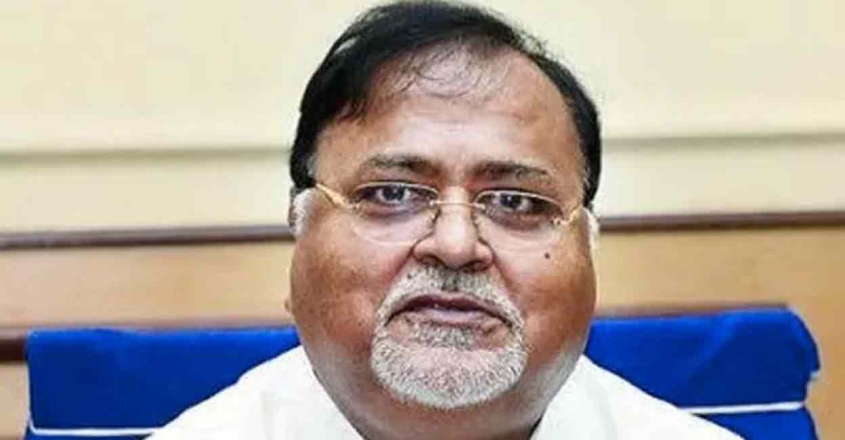 പാർഥ ചാറ്റർജിയുടെ വീട്ടിൽ മോഷണം; റെയ്ഡെന്ന് തെറ്റിദ്ധരിച്ച് നാട്ടുകാർ
