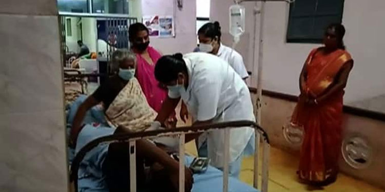 ഒൻപതാം ക്ലാസുകാരന് ചുമയ്ക്കുള്ള മരുന്നിന് പകരം തറ തുടയ്ക്കുന്ന ലോഷൻ നൽകിയെന്ന് പരാതി , കുട്ടി ആശുപത്രിയിൽ