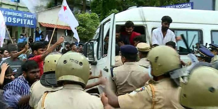 ഗാന്ധി ഫോട്ടോ തകർത്ത കുറ്റം കോൺഗ്രസിന്‍റെ തലയിൽ കെട്ടിവയ്ക്കാൻ ശ്രമം-യൂത്ത് കോൺഗ്രസ് വയനാട് ജില്ല പ്രസിഡന്‍റ്
