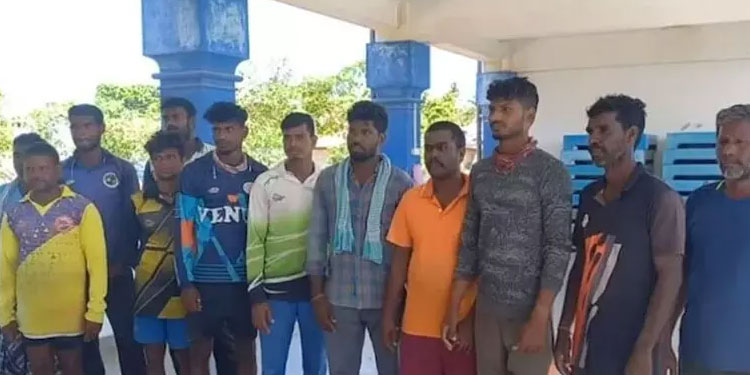 സമുദ്രാതിർത്തി ലംഘിച്ച 17 തമിഴ് മത്സ്യബന്ധന തൊഴിലാളികളെ ശ്രീലങ്കൻ നാവികസേന അറസ്റ്റുചെയ്തു