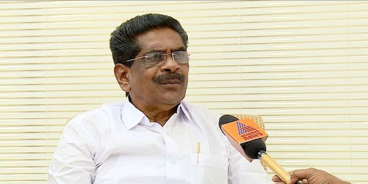 ‘ചൈനയിൽ നിന്നുള്ള പതാക ഇറക്കുമതി രാഷ്ട്രപിതാവിനെ നിന്ദിക്കുന്നത്’, കേന്ദ്രത്തിനെതിരെ മുല്ലപ്പള്ളി