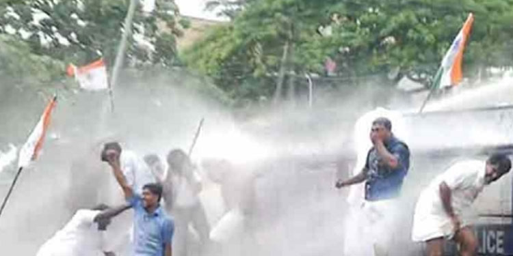 മുഖ്യമന്ത്രിക്കെതിരെ അന്വേഷണം വേണം; കോഴിക്കോട് യുഡിഎഫ് മാർച്ചിൽ സംഘർഷം