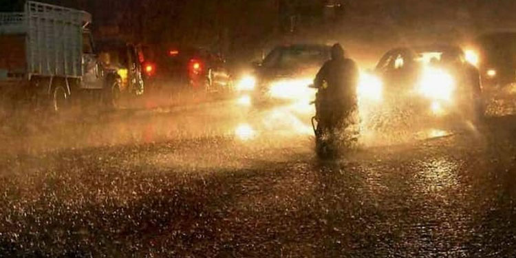 രാത്രി എല്ലാ ജില്ലയിലും മഴ സാധ്യത സാധ്യത ; 3 ജില്ലയിൽ ഓറഞ്ച് അലർട്ട് തുടരുന്നു, 5 ജില്ലയിൽ യെല്ലോ