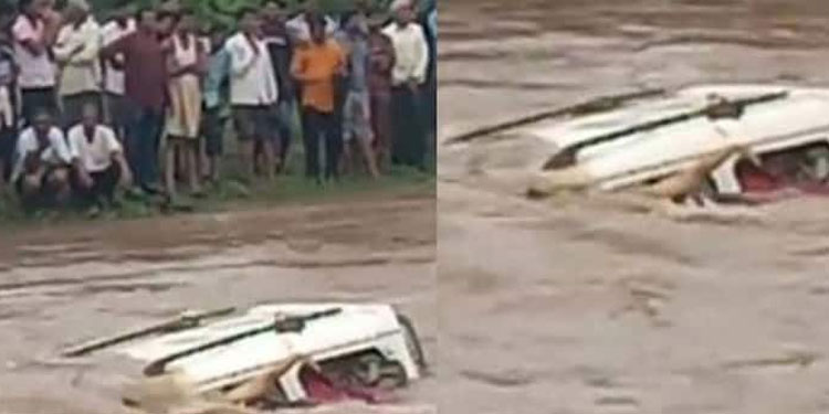 കനത്ത മഴയിൽ പാലം കടക്കവെ കാർ ഒലിച്ചുപോയി മൂന്ന് മരണം, മൂന്ന് പേരെ കാണാനില്ല