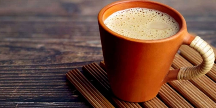 മധ്യപ്രദേശില്‍ മുഖ്യമന്ത്രിക്ക് തണുത്ത ചായ നല്‍കി; ഉദ്യോഗസ്ഥന് കാരണം കാണിക്കല്‍ നോട്ടീസ്