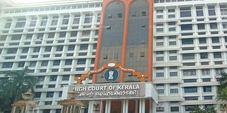 നടിയെ ആക്രമിച്ച കേസ് : അതിജീവതയുടെ ഹർജിക്കെതിരെ ഹൈക്കോടതി