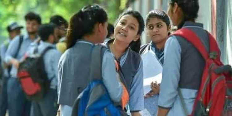 പ്ലസ് വൺ പ്രവേശനത്തിന് ഓൺലൈൻ വഴി അപേക്ഷിക്കാനുള്ള തീയതി നീട്ടി: ഹൈക്കോടതി വിധി