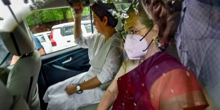 സോണിയയെ മൂന്ന് മണിക്കൂര്‍ ചോദ്യം ചെയ്ത് ഇഡി: രാജ്യവ്യാപക പ്രതിഷേധവുമായി കോണ്‍ഗ്രസ്, നേതാക്കൾ അറസ്റ്റിൽ