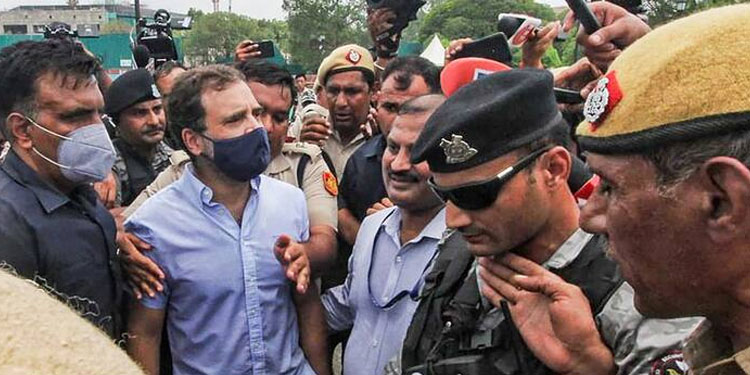 അഞ്ച് മണിക്കൂര്‍ പിന്നിട്ടു; രാഹുൽ ഗാന്ധി അടക്കമുള്ള എംപിമാര്‍ കസ്റ്റഡിയിൽ തുടരുന്നു