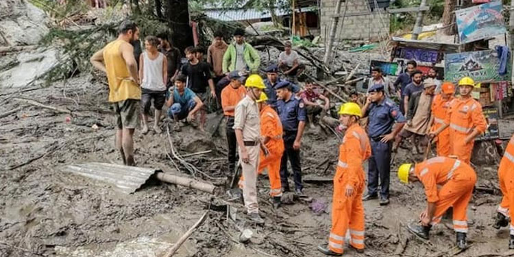 കാ‍ര്‍ഗിലിൽ മിന്നൽ പ്രളയത്തിൽ വ്യാപക നാശം: മലവെള്ളപ്പാച്ചിലിൽ പാലം ഒഴുകി പോയി