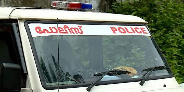 തിരുവനന്തപുരത്ത് കാറിലെത്തിയ സംഘം സ്ത്രീയെ തട്ടിക്കൊണ്ടു പോയി ആഭരണങ്ങൾ കവര്‍ന്നു