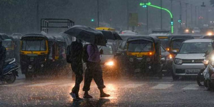 കോട്ടയം ജില്ലയിൽ ശക്തമായ മഴ; മൂന്നിലവ് ഉരുൾപൊട്ടൽ, ടൗണിൽ വെള്ളം കയറുന്നു