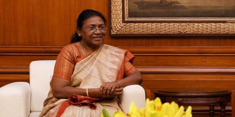 ദ്രൗപദി മുർമുവിന് വോട്ട് നൽകണം: ഉദ്ധവിനോട് ശിവസേന എംപിമാർ