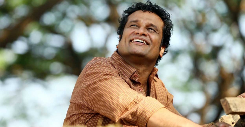 ‘പിണറായിക്ക് മദനിയുടെ കൂടെ വേദി പങ്കിടാമെങ്കിൽ…’: വിവാദത്തിൽ ഹരീഷ് പേരടി