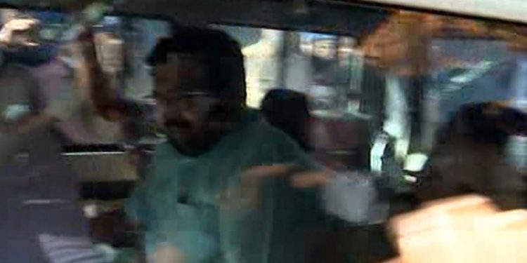 ശബരീനാഥനെ കസ്റ്റഡിയിൽ വിടണമെന്ന് പൊലീസ്; കോടതിയിൽ ഹാജരാക്കി; വൻ സുരക്ഷ