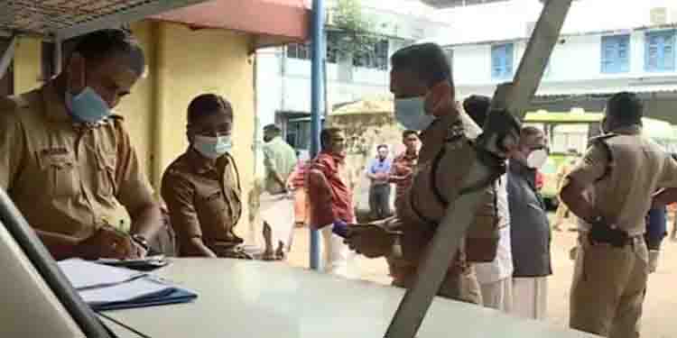 പത്തനംതിട്ടയില്‍ വൈദ്യുതിവേലിക്ക് സമീപം വീട്ടമ്മ മരിച്ചു ; രക്ഷിക്കാനുള്ള ശ്രമത്തിനിടെ ഭർത്താവിനും ഷോക്കേറ്റു