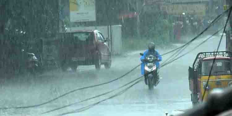 സംസ്ഥാനത്ത് ഇന്നും അതിശക്തമായ മഴയ്ക്ക് സാധ്യത ; 12 ജില്ലകളിൽ അലര്‍ട്ട്, മത്സ്യത്തൊഴിലാളികൾ കടലിൽ പോകരുത്