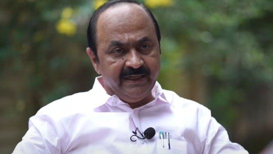 ‘ സജി ചെറിയാൻ എംഎൽഎ സ്ഥാനവും രാജിവയ്ക്കണം; മുഖ്യമന്ത്രി മൗനം വെടിയണം ’
