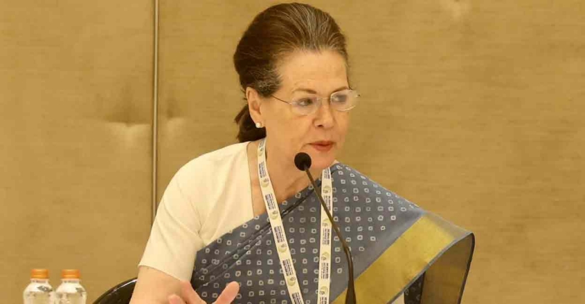 ചരിത്രത്തെ വളച്ചൊടിക്കുന്നതിനെ ശക്തമായി എതിർക്കും: ബിജെപിയെ ഉന്നമിട്ട് സോണിയ