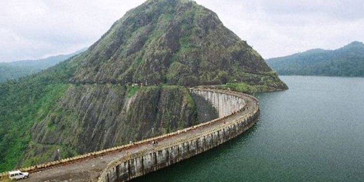 വൃഷ്ടിപ്രദേശങ്ങളിൽ മഴ തുടരുന്നു ; ഇടുക്കി അണക്കെട്ട് ഇന്ന് തുറക്കും