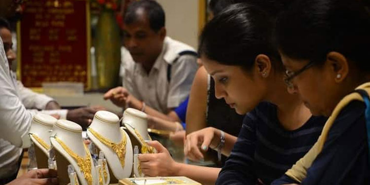 തണുപ്പടിച്ച് സ്വർണവില; നാല് ദിവസത്തിന് ശേഷം ഇടിഞ്ഞു