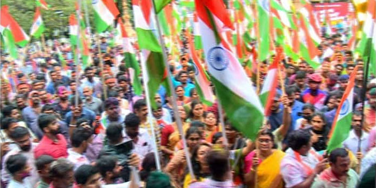 യുവമോർച്ച തിരംഗ് യാത്രയിൽ ദേശീയ പതാകയെ അവഹേളിച്ചെന്ന് യൂത്ത് കോൺഗ്രസ്, പരാതി