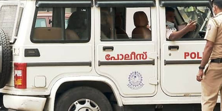 സ്വർണം കടത്തിയ ആളും സ്വർണ കവർച്ചാ സംഘവും കോഴിക്കോട് പിടിയിൽ